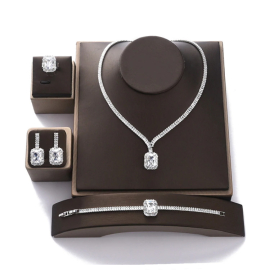 Produktbild: Fine Jewelry Set Adora with Zirconia Gemstone Fine Jewelry Set Adora with...