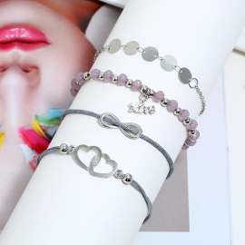 Produktbild: 4er Set La-Vida mit vier Boho Armbändern mit Herzen und Love Anhängern 4er Set La-Vida mit feinen Armbändern mit Herzen und Love Anhängern