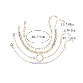 Produktbild: 4er Set Boho Armbändern Alina mit Ring und weissen Perlen 4er Set Boho Armbändern Alina mit Ring und weissen Perlen