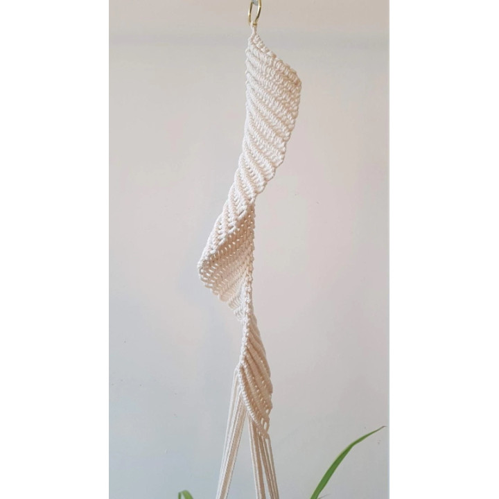 Gland de fleur de macramé beige noué à la main en forme de spirale