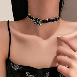 Produktbild: Schwarzes Damen Halsband mit Rose Adora mit Strasssteinen Schwarzes Damen Halsband mit Rose Adora mit Strasssteinen