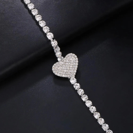 Produktbild: Silbrige Body-Kette Bella mit silbrigem Herz Anhänger Silbrige Body-Kette Bella mit silbrigem Herz Anhänger