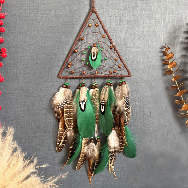 Acchiappasogni triangolare verde-marrone "Pikante" con piume colorate