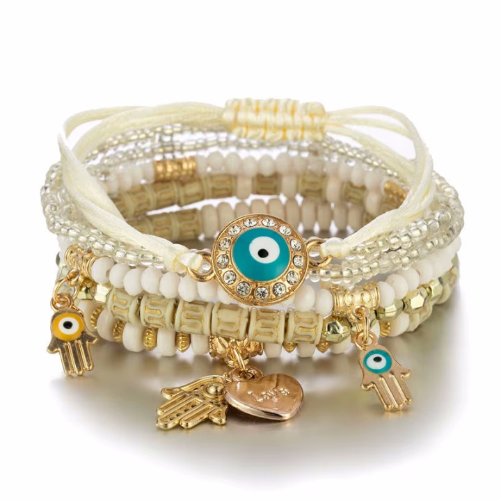 6er Set Armbändern mit vielen kleinen Schutzamulett-Anhänger