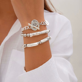 Produktbild: Trendiges 3er Set silberfarbigen Armbändern Elena mit Medaillon Trendiges 3er Set silberfarbigen Armbändern Elena mit Medaillon