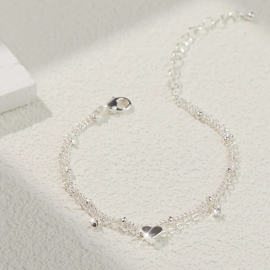 Produktbild: Versilbertes Fusskettchen Zora mit Zirkonia und Herzanhänger Versilbertes Fusskettchen Zora mit Zirkonia und Herzanhänger