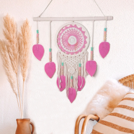 Large pink macrame dream...
