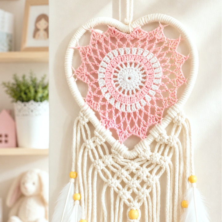 Pink and white macrame heart dream catcher Cuora