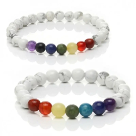 Weisses Unisex Howlith-Armband mit 7 bunten Natursteinen